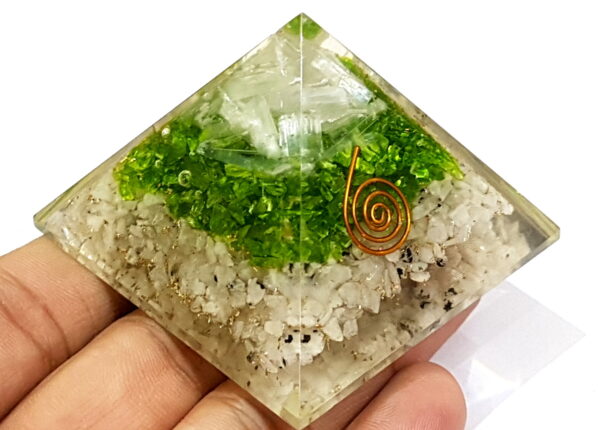 Reiki crystal orgonite peridot selenite Rainbow moonstone pyramid chakra orgone
