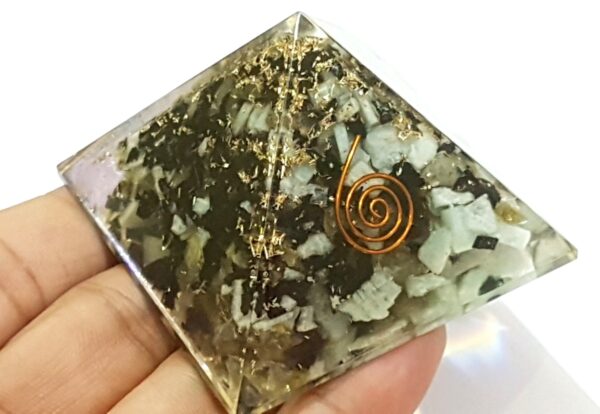 Shungite Tourmaline Labradorite Green Aventurine Orgone Pyramid combination pyramid - Image 5