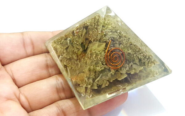 Serpentine Natural Stone Healing Orgone Pyramid - Image 4