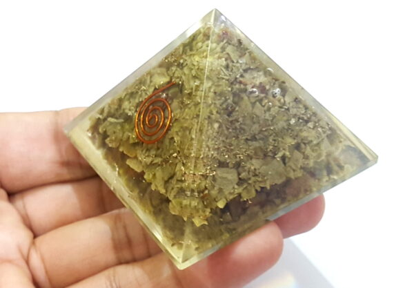 Serpentine Natural Stone Healing Orgone Pyramid - Image 3