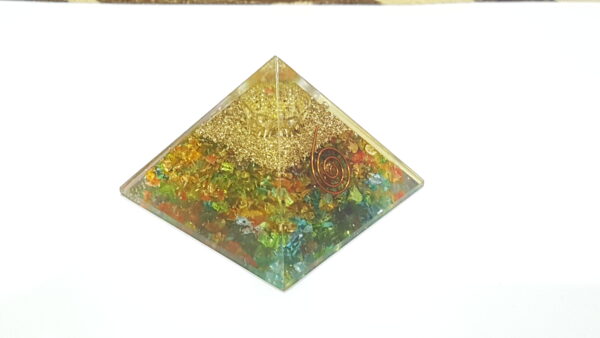 Multi Color Dyed Chakra Crystal Chips Beautiful Crown Orgone Pyramid, Orgone Pyramid, Reiki Crystal, Gift for Loved Ones, 50mm Unique Piece