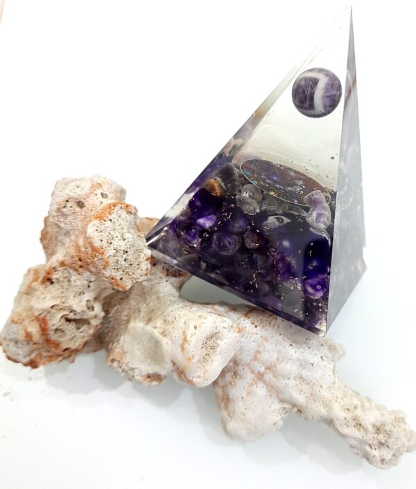 Agate crystal Nubian orgonite Pyramid Amethyst Floating Sphere Pyramid