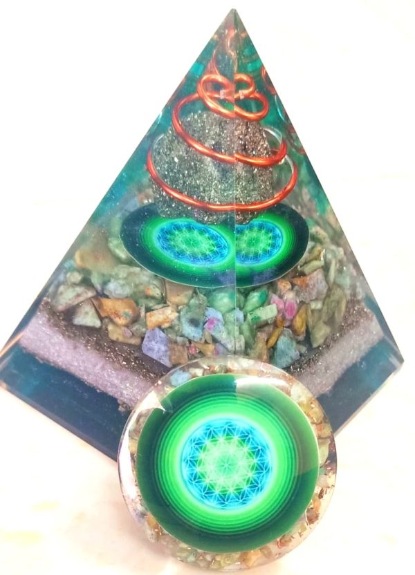 Set of 18 beautiful orgonites pyramids with free disc and trees healing chakra - Image 11