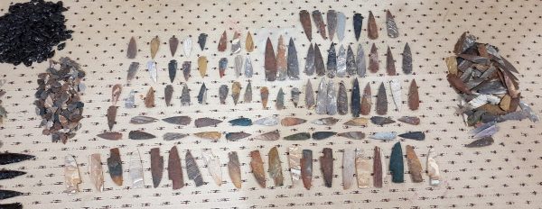 841 agate flint and obsidian arrowhead lot